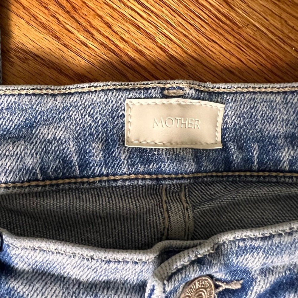 MOTHER The Insider Crop Fray Light Blue Ankle Jeans - Picture 6 of 12